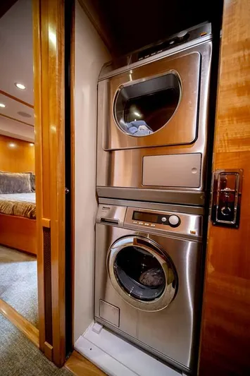 Silky Yacht Photos Pics 