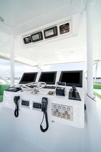 Silky Yacht Photos Pics 