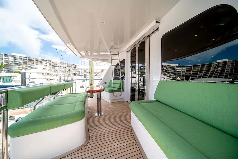 Silky Yacht Photos Pics 