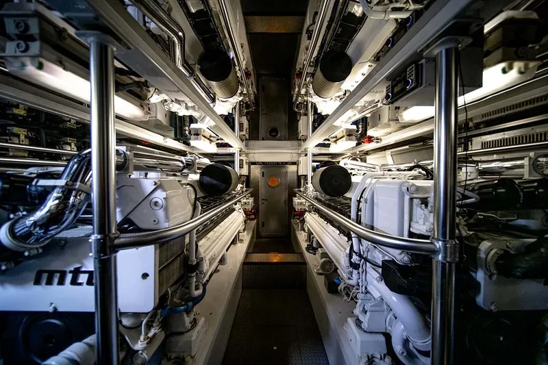 Silky Yacht Photos Pics 