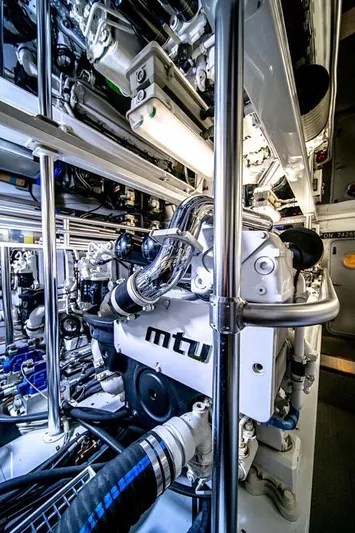 Silky Yacht Photos Pics 