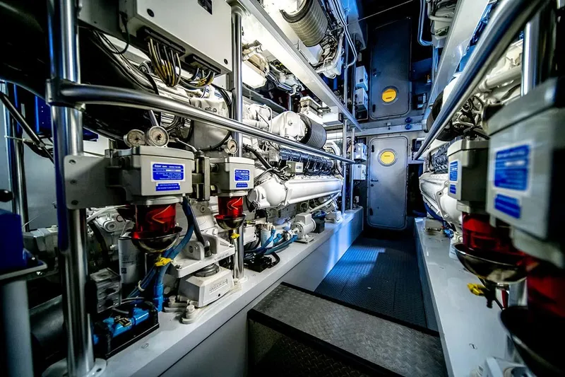 Silky Yacht Photos Pics 