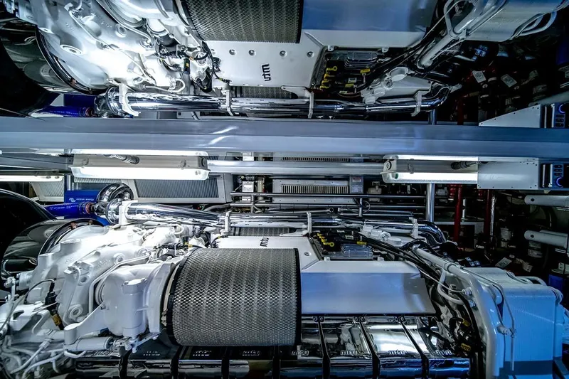 Silky Yacht Photos Pics 