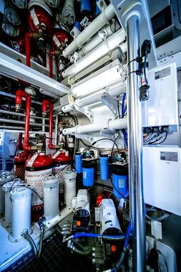 Silky Yacht Photos Pics 