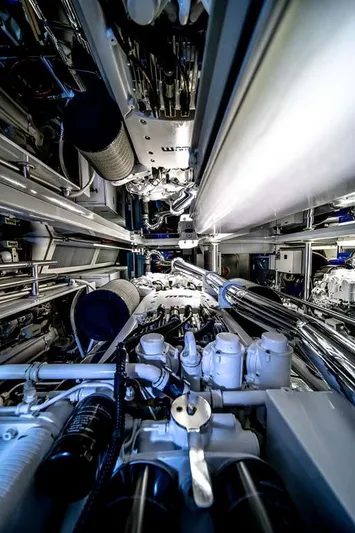 Silky Yacht Photos Pics 