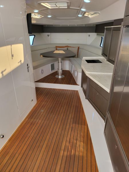 2019 Intrepid 475 Sport Yacht