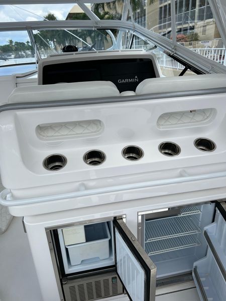 2019 Intrepid 475 Sport Yacht