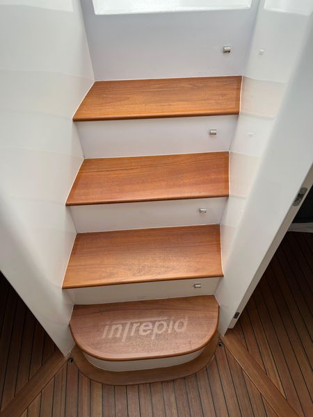 2019 Intrepid 475 Sport Yacht