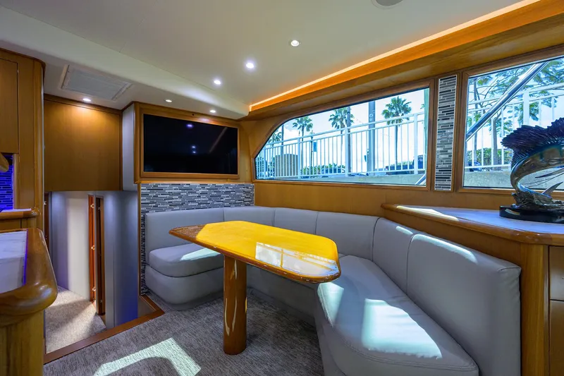 Reel King Yacht Photos Pics Viking 61 Reel King - Dinette