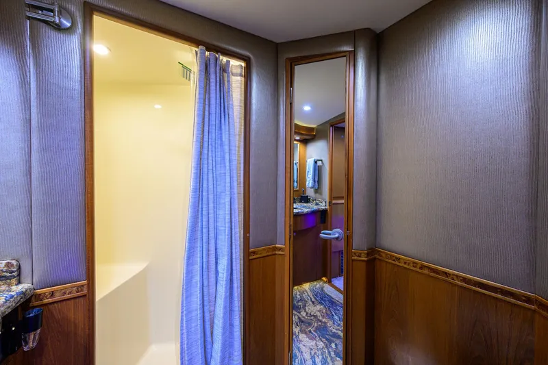 Reel King Yacht Photos Pics Viking 61 Reel King - Master Head