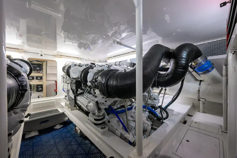 Reel King Yacht Photos Pics Viking 61 Reel King - Engine Room