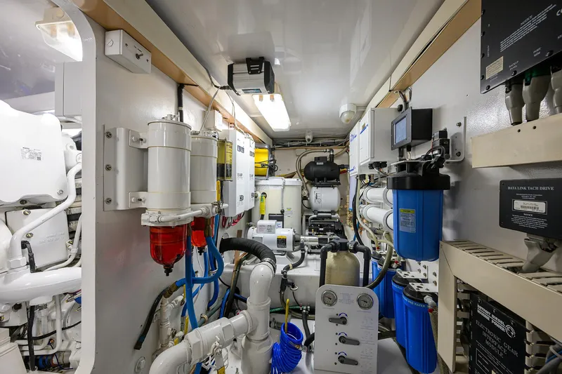 Reel King Yacht Photos Pics Viking 61 Reel King - Engine Room