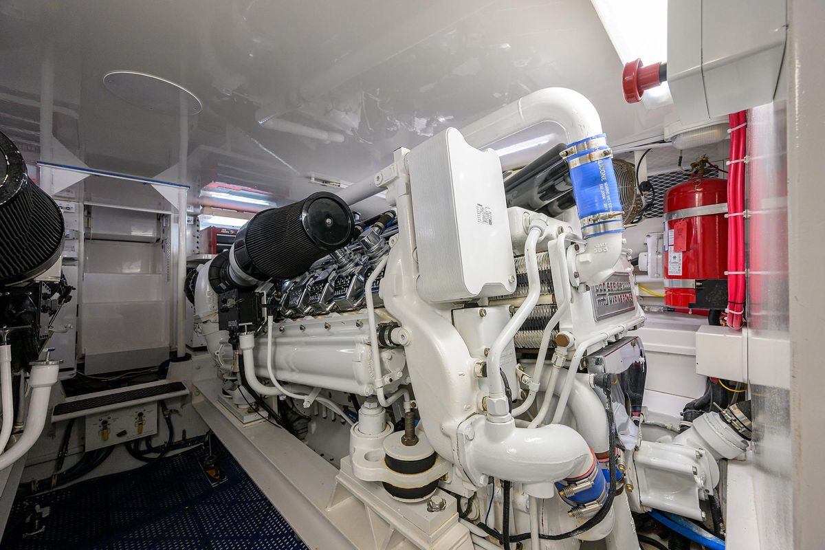 2001 Viking 61 