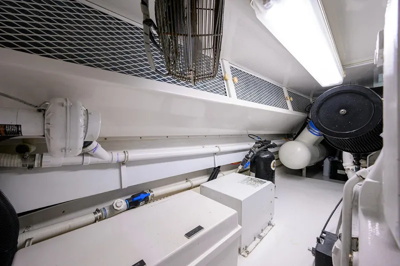 Reel King Yacht Photos Pics Viking 61 Reel King - Engine Room
