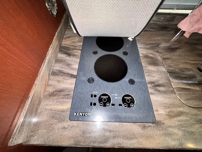  Yacht Photos Pics Kenyon stove on 2013 Sea Ray 450 Sedan Bridge yacht kitchen countertop.