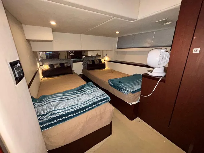  Yacht Photos Pics Interior cabin of 2013 Sea Ray 450 Sedan Bridge with twin beds and modern decor.