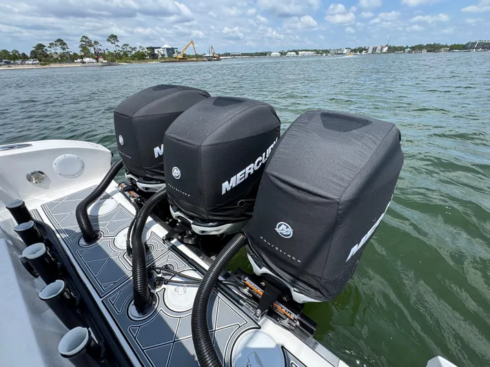  Yacht Photos Pics Triple Mercury outboard engines on a 2021 Fountain 38TE boat, cruising on a sunny day.