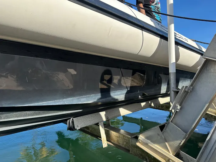  Yacht Photos Pics 2020 Technohull SEADNA 999 G5 ST boat on lift, side view, in sunlight.