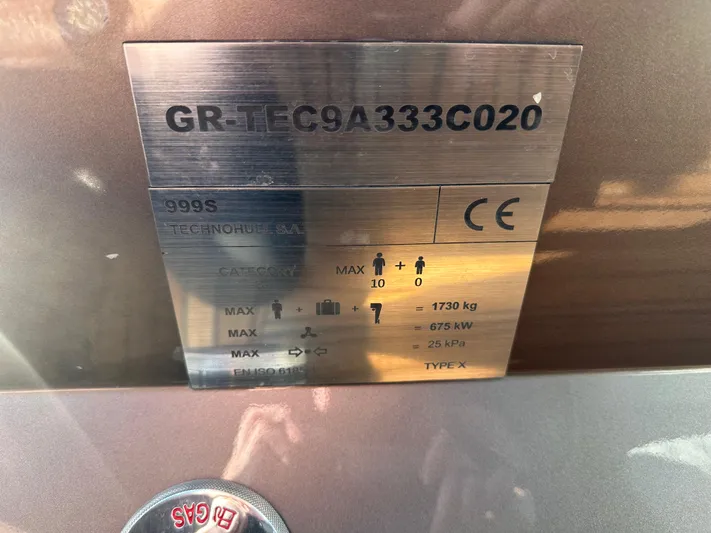  Yacht Photos Pics 2020 Technohull SEADNA 999 G5 ST identification plate with specifications and capacity details.