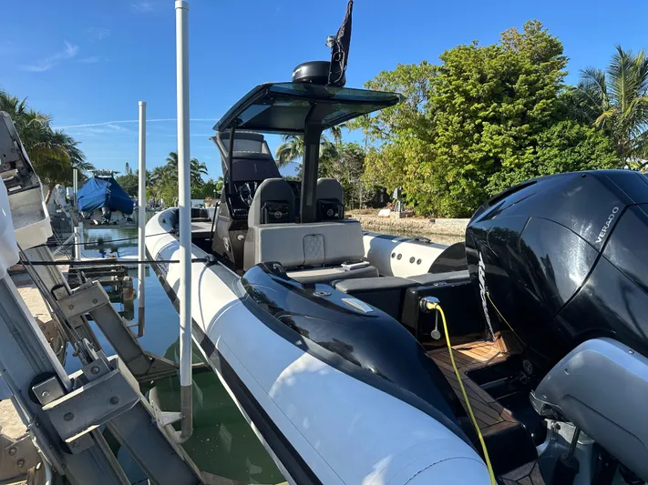  Yacht Photos Pics 2020 Technohull SEADNA 999 G5 ST boat docked, featuring sleek design and powerful engine.