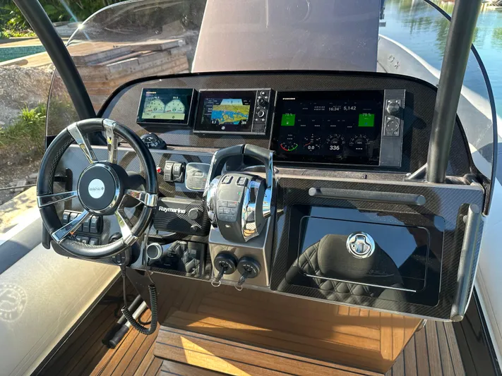  Yacht Photos Pics 2020 Technohull SEADNA 999 G5 ST dashboard with advanced navigation and control systems.