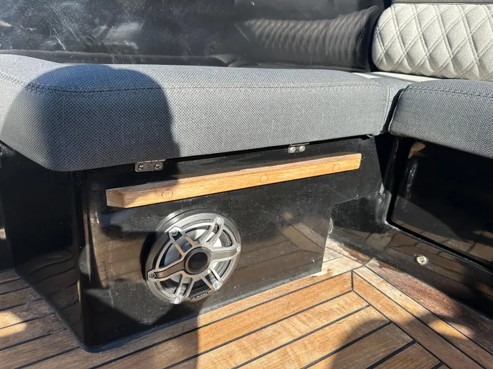  Yacht Photos Pics Technohull SEADNA 999 G5 ST 2020 boat interior with cushioned seating and speaker.