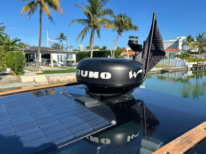  Yacht Photos Pics Technohull SEADNA 999 G5 ST 2020 with radar and solar panel, docked near palm trees.
