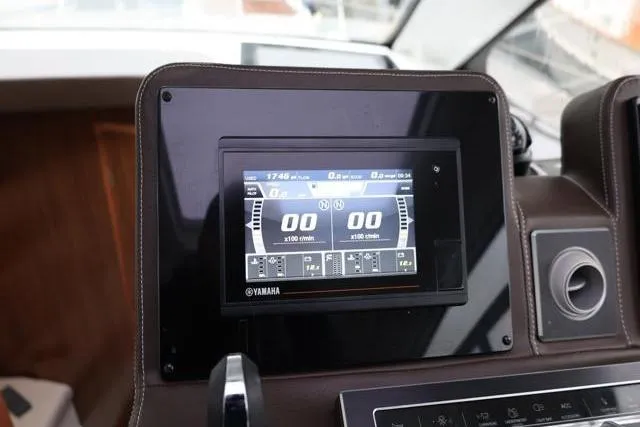  Yacht Photos Pics Yamaha display on 2021 Four Winns V355 Coupe dashboard, showing engine metrics.