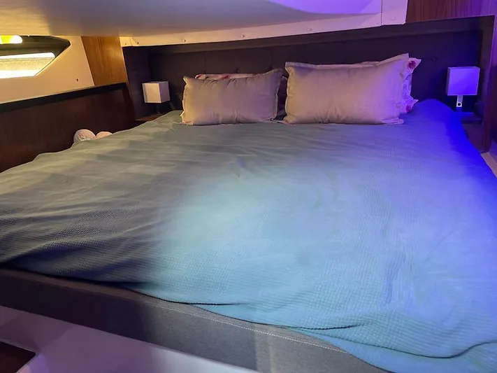  Yacht Photos Pics 2021 Four Winns Vista 355 Coupe cabin with cozy bed and ambient lighting.