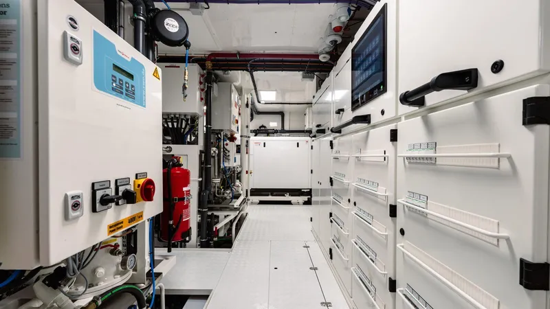 Moonen 110 Mustique Yacht Photos Pics 