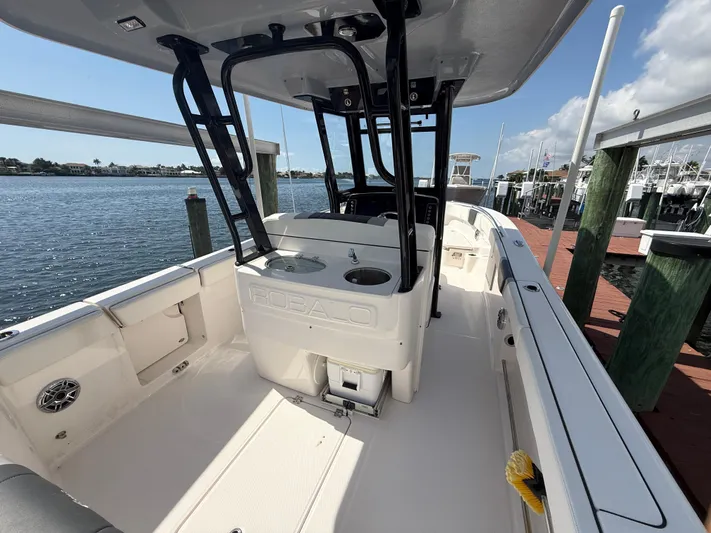 272-203 Brokerage Sebastian Yacht Photos Pics 2023 Robalo R272 Center Console boat docked by the water on a sunny day.