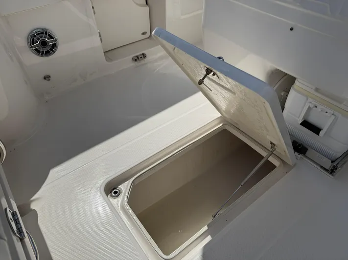 272-203 Brokerage Sebastian Yacht Photos Pics 2023 Robalo R272 Center Console boat storage compartment open on deck.