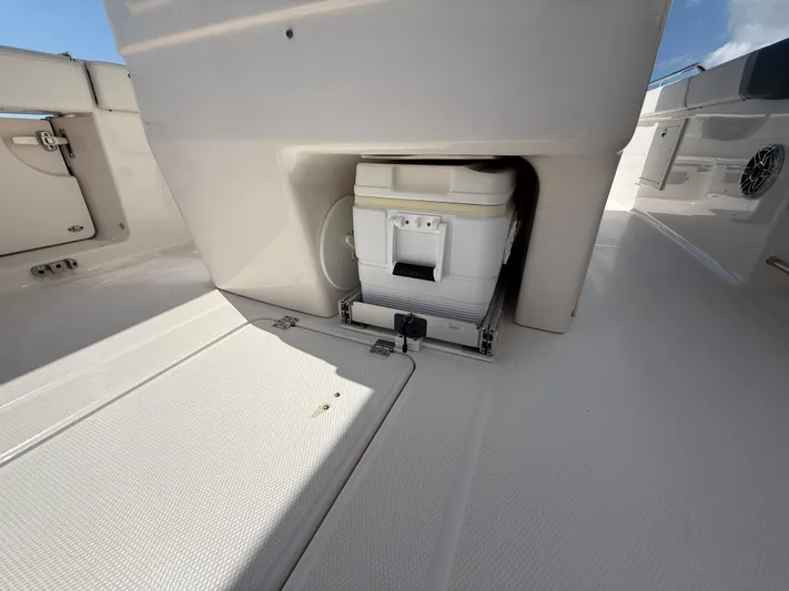 272-203 Brokerage Sebastian Yacht Photos Pics 2023 Robalo R272 Center Console boat with built-in storage compartment.