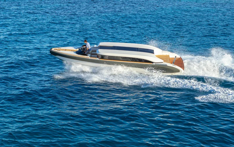  Yacht Photos Pics 2024 Onda 321 LIMO boat cruising on open blue sea.