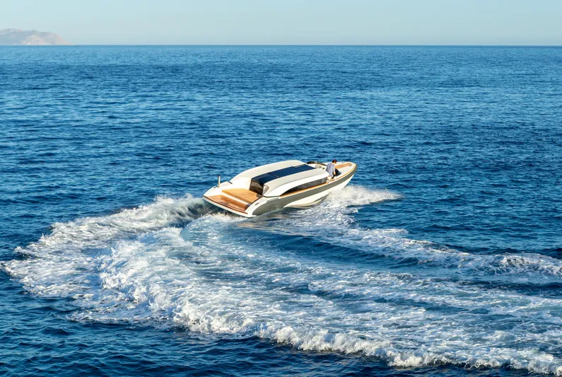  Yacht Photos Pics 2024 Onda 321 LIMO cruising on open sea, creating gentle waves.