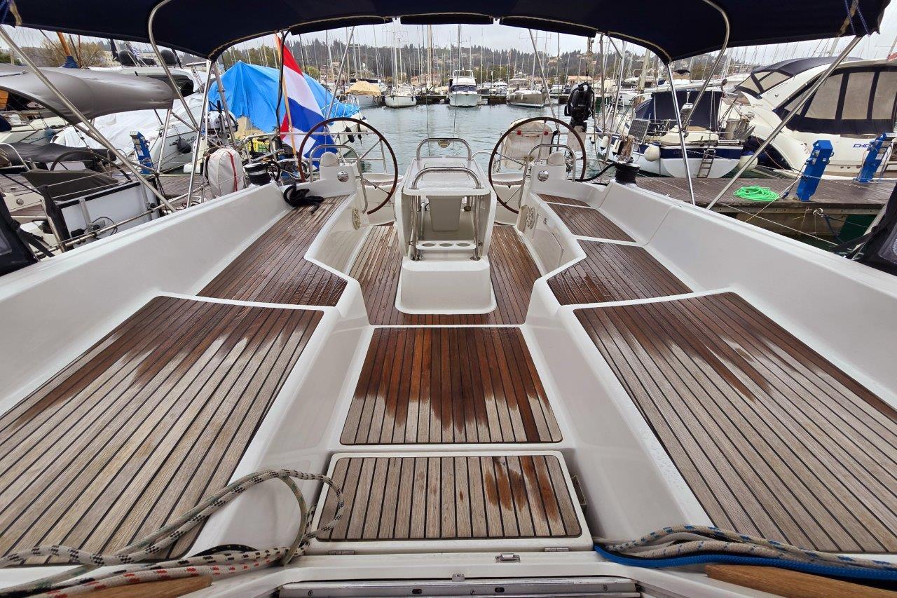 2011 Jeanneau 53 Cruiser for sale - YachtWorld