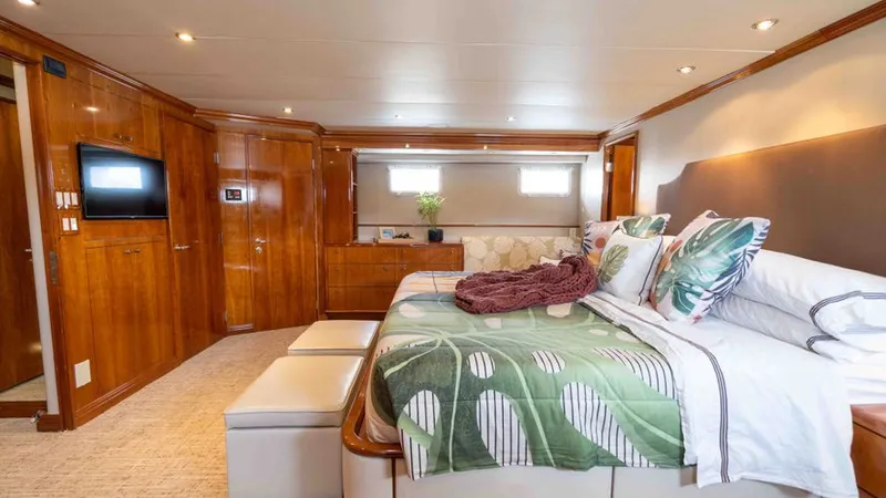 Well Done Yacht Photos Pics 2000 Burger Flush Deck My - Image 58