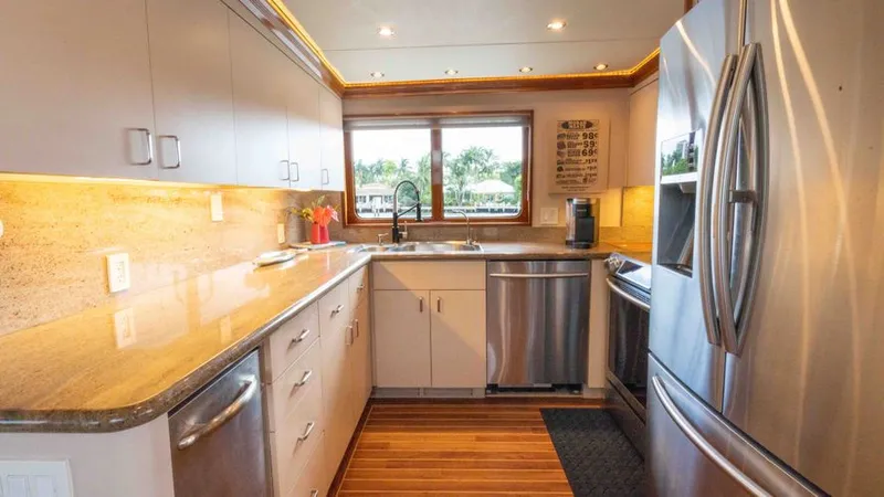 Well Done Yacht Photos Pics 2000 Burger Flush Deck My - Image 51