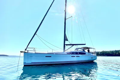 Jeanneau 44 Deck Salon