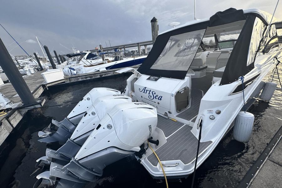 2022 Sea Ray 320 DA OB