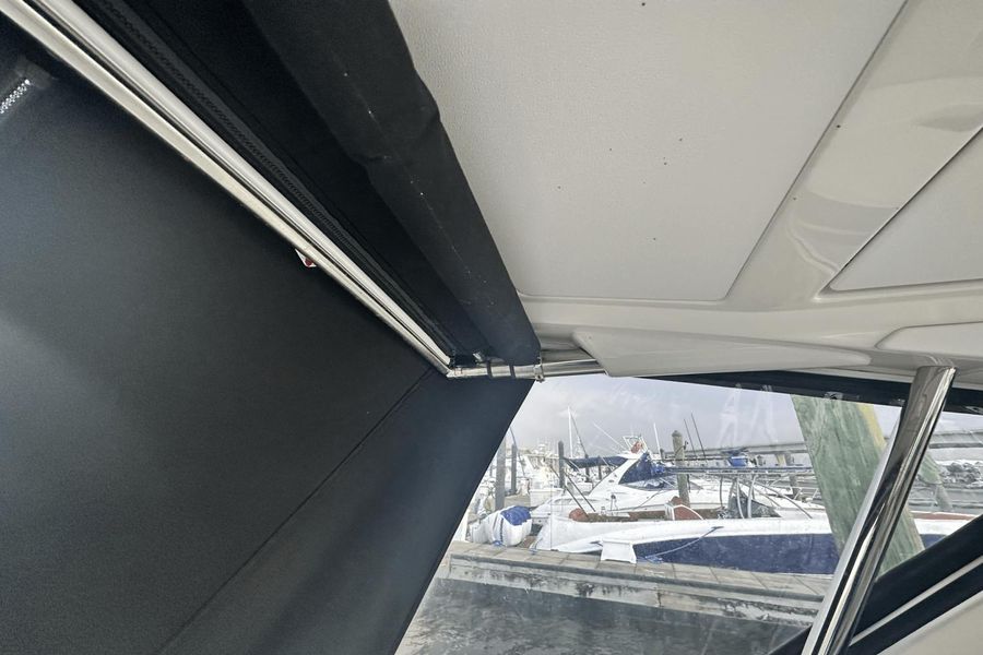 2022 Sea Ray 320 DA OB