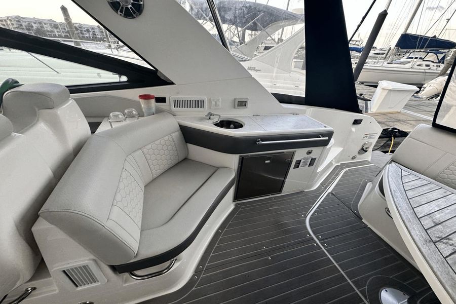 2022 Sea Ray 320 DA OB