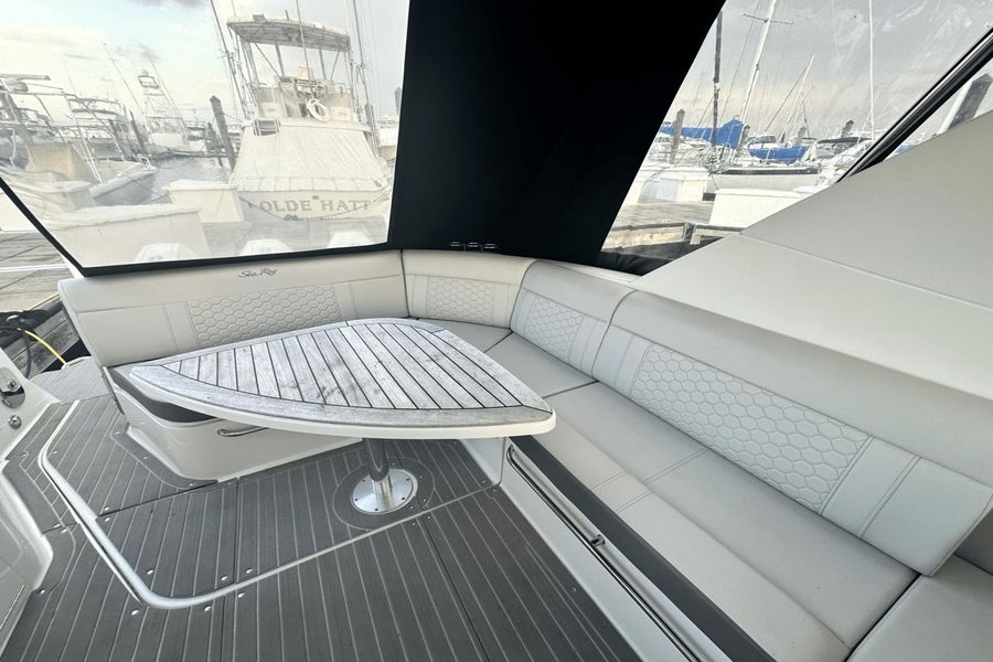 2022 Sea Ray 320 DA OB