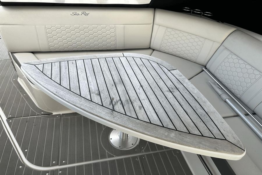 2022 Sea Ray 320 DA OB