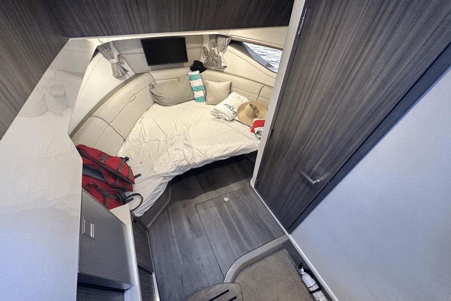 2022 Sea Ray 320 DA OB