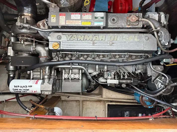Screamer Yacht Photos Pics Yanmar diesel engine in a 1998 Wilbur 38 Downeast boat, detailed view.
