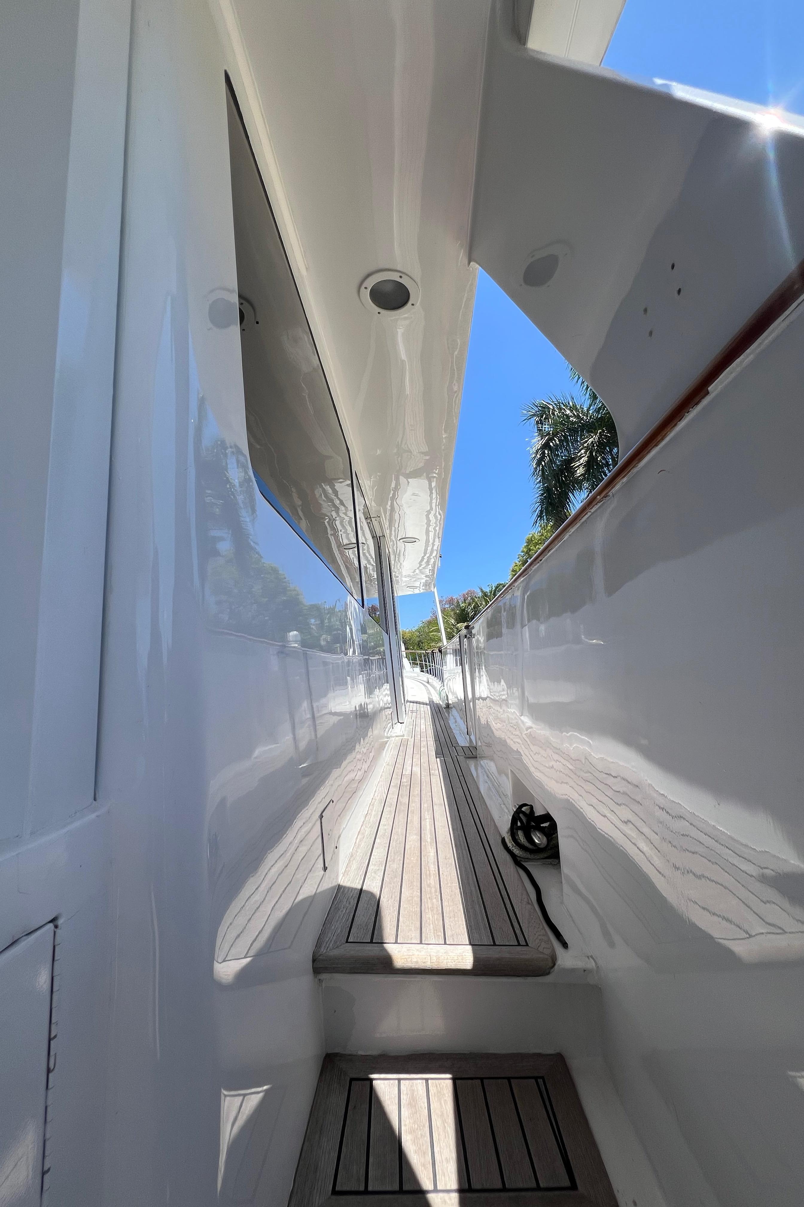 Yacht Photo 42