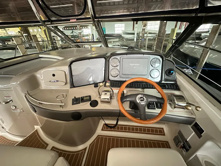  Yacht Photos Pics 2007 Sea Ray 44 Sundancer helm with wood steering wheel and modern controls.