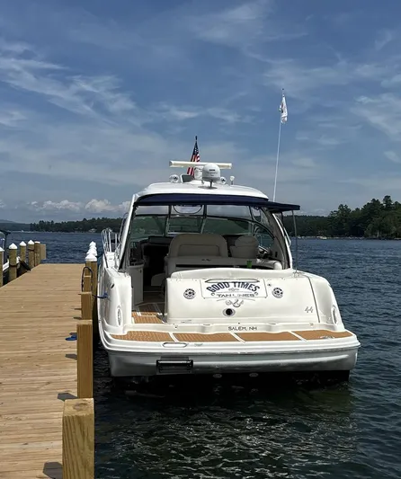  Yacht Photos Pics 2007 Sea Ray 44 Sundancer yacht docked on a sunny day.