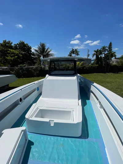  Yacht Photos Pics Streamline 45 boat, 2026 model, sleek design, open deck, clear sky, tropical background.